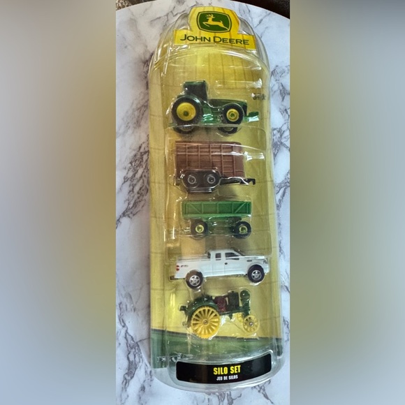 John Deere Green and Yellow Toy Tractor Set - Picture 4 of 4